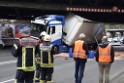 LKW blieb unter Bruecke haengen Koeln Ehrenfeld Innere Kanalstr Hornstr P206